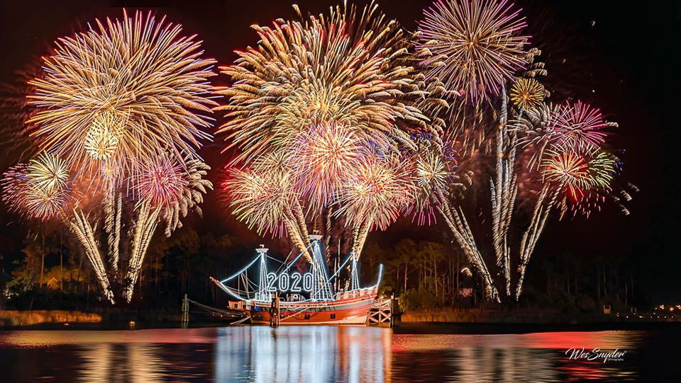 PHOTO GALLERY New Year's Eve fireworks in Manteo The Coastland Times